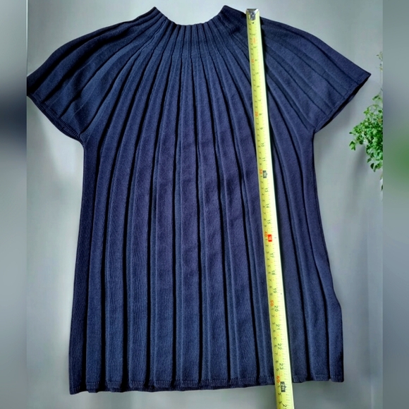 Cable & Gauge Black Stretchy Short Sleeve Ribbed Knit Sweater - Picture 4 of 6